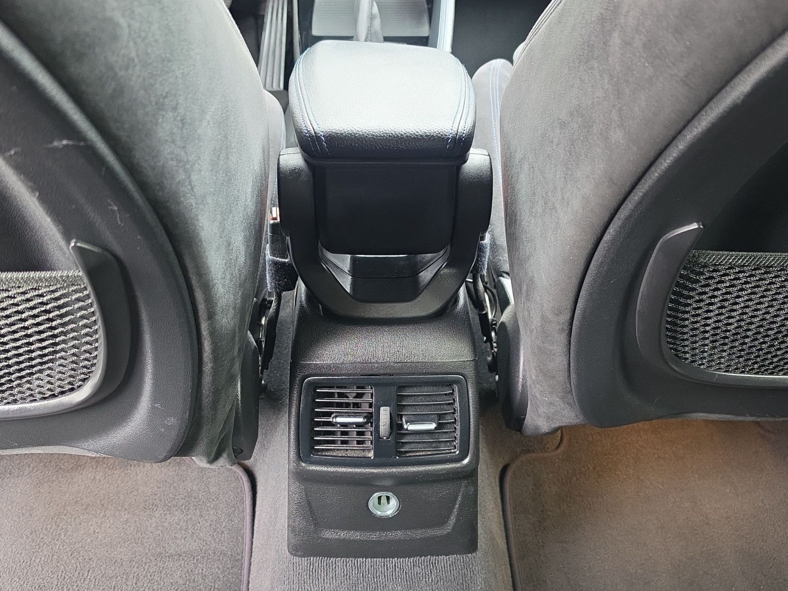 Fahrzeugabbildung BMW X1 xDrive 20 d M-Sport Automatik