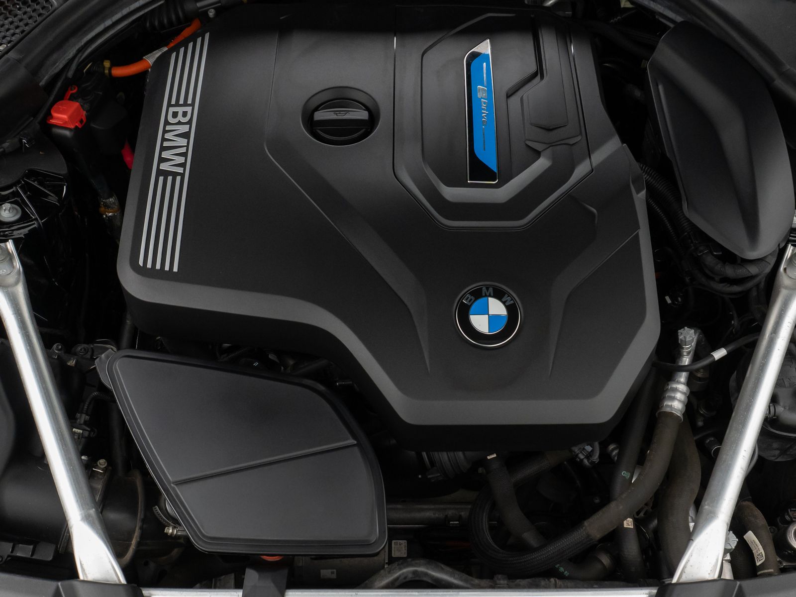 Fahrzeugabbildung BMW 530e xD Panorama Kamera CockPiPro DAB Alarm LED