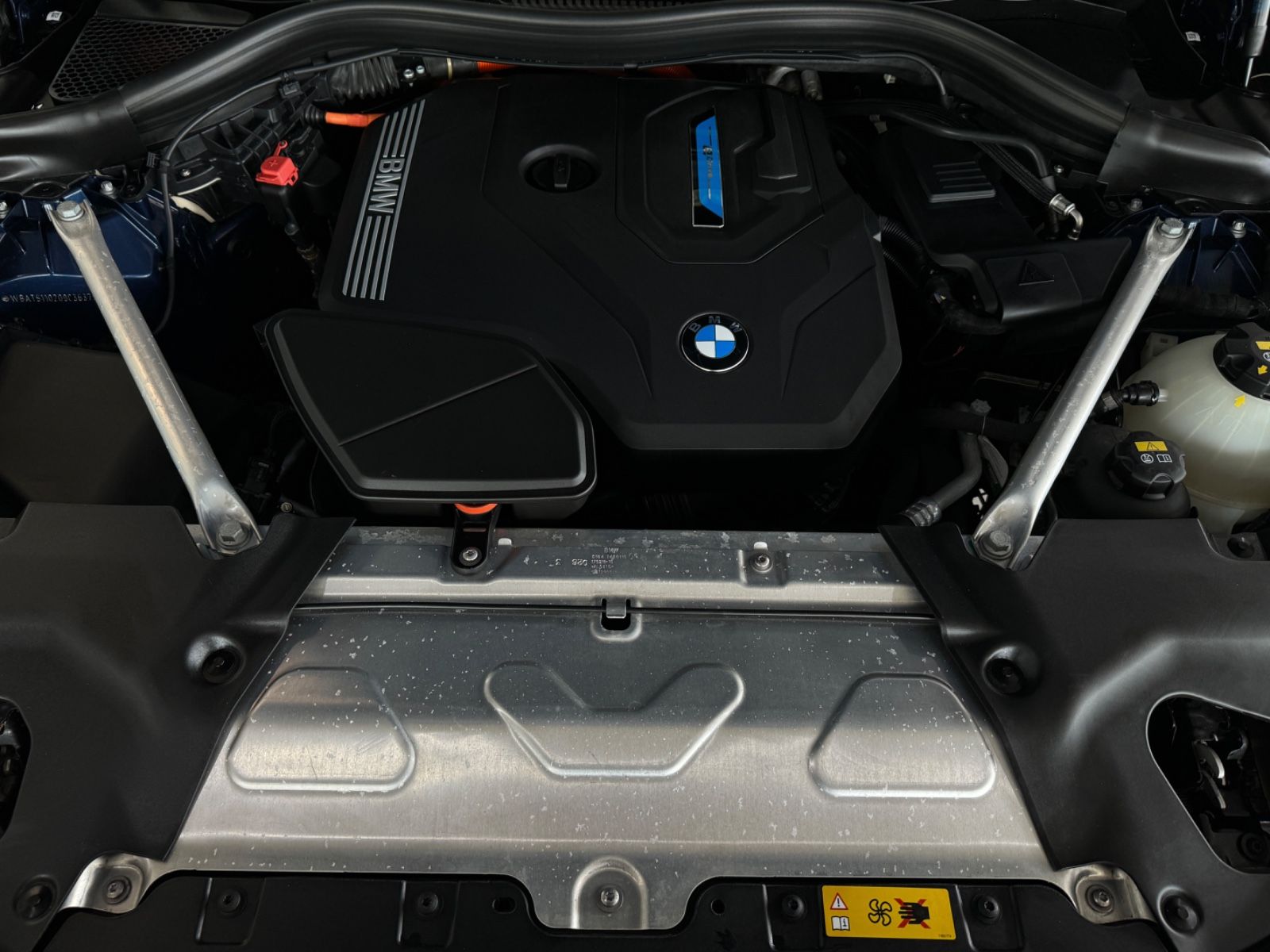 Fahrzeugabbildung BMW X3 xD30e HUD HiFi Komfort Leder ACC AHK LED 18"