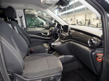 Mercedes V 220 - 6