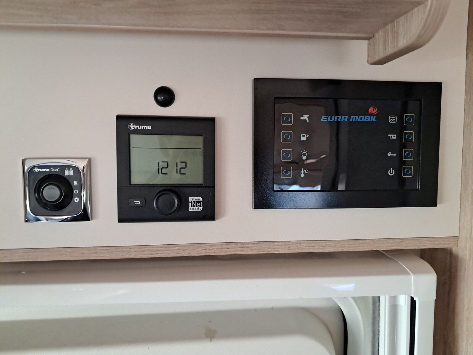 Fahrzeugabbildung Eura Mobil Profila RS 695 EB Mondial Prestige Solar TV/SAT