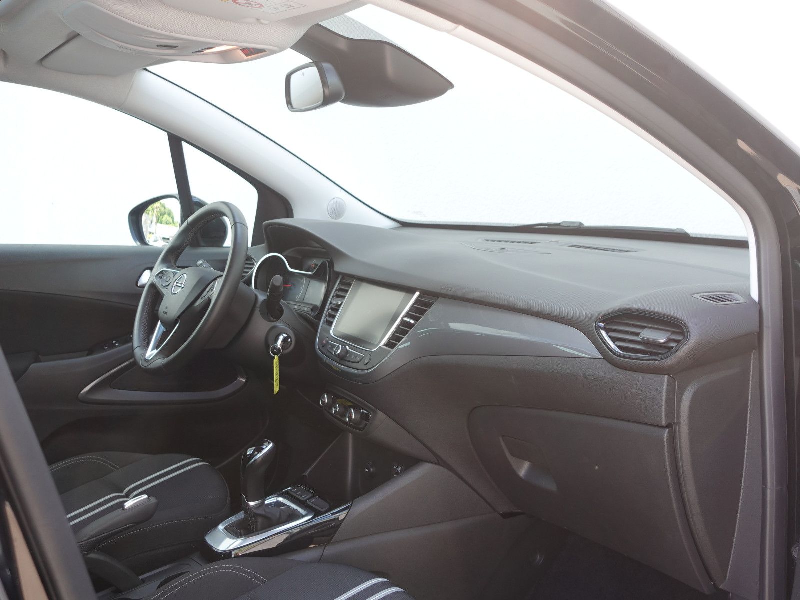 Fahrzeugabbildung Opel Crossland 1.2T AUTOMATIK,Navi,Pano,Allwetter,LED