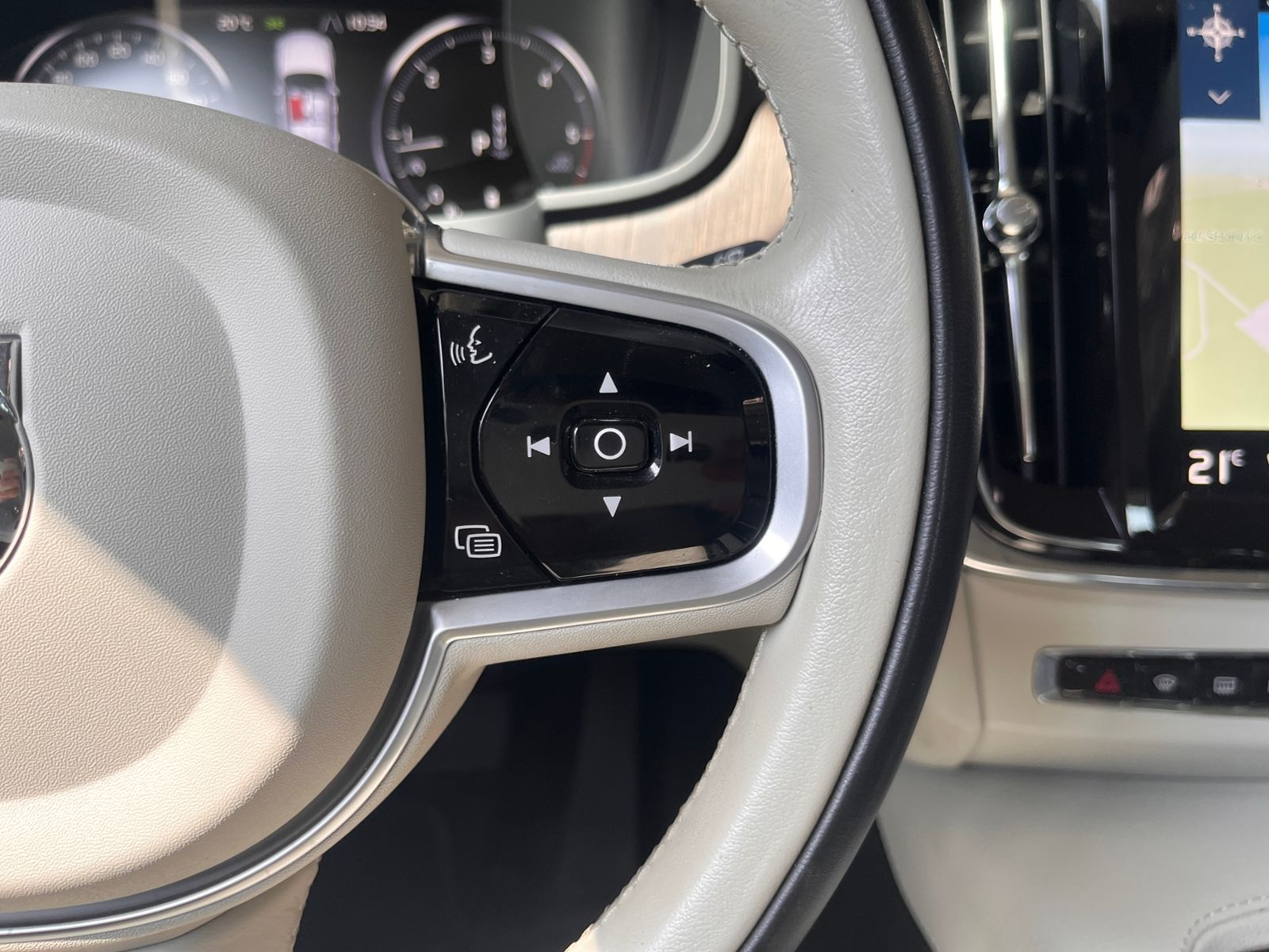 Fahrzeugabbildung Volvo V90 Kombi Inscription LED NAVI LEDER AHK