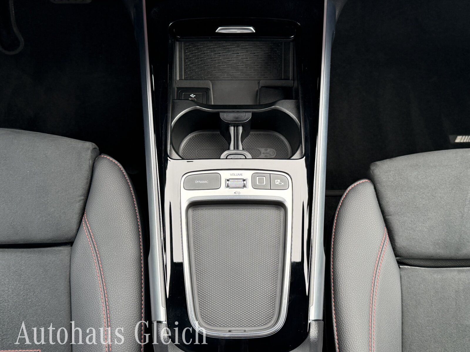 Fahrzeugabbildung Mercedes-Benz EQB 250 + AMG Line Navi/KEYLESS-Go-Paket/Klima