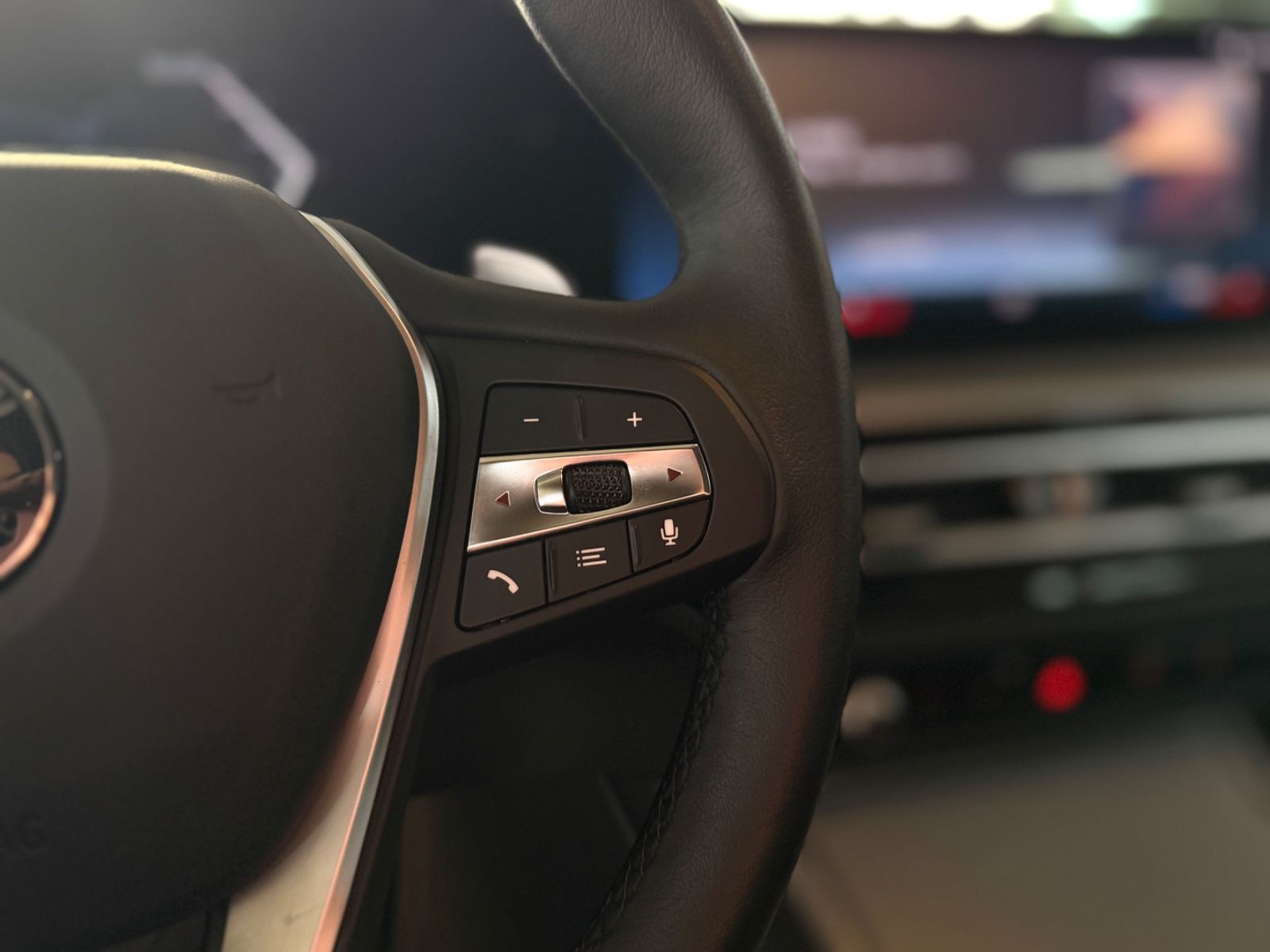 BMW 318 d Touring HuD+Standheizung+Key+Park+Sensatec foto 24