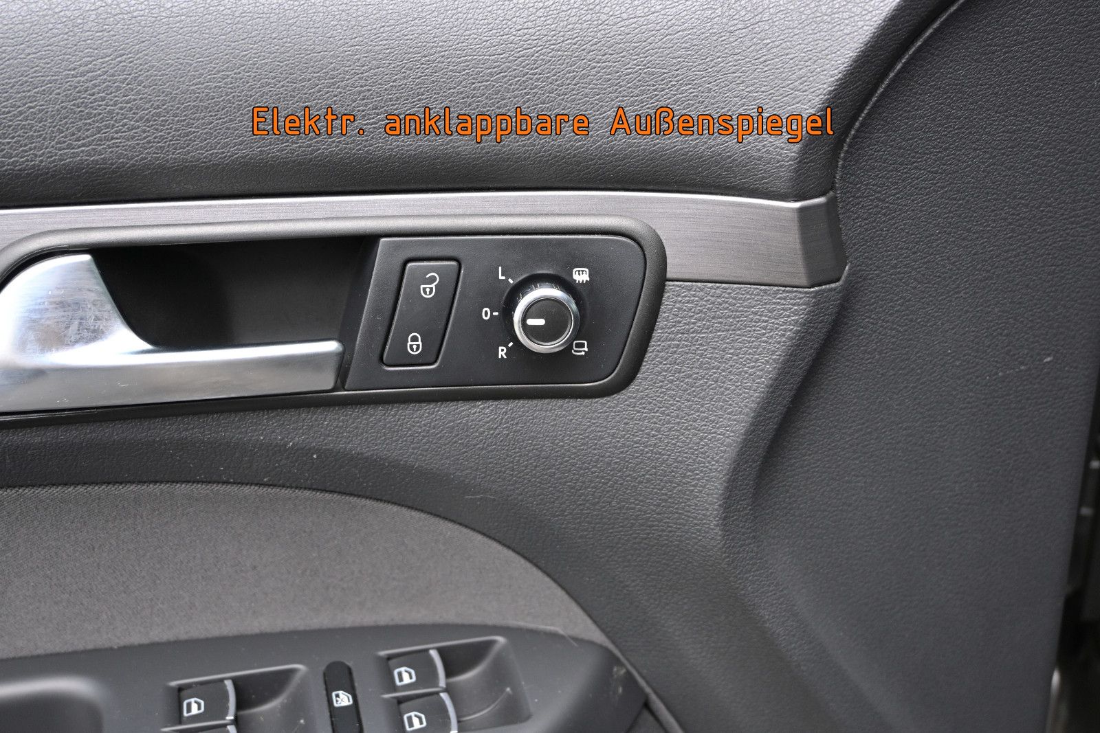 Fahrzeugabbildung Volkswagen Touran 1.6 TDI Comfortline °7-SITZE°KAMERA°02.28