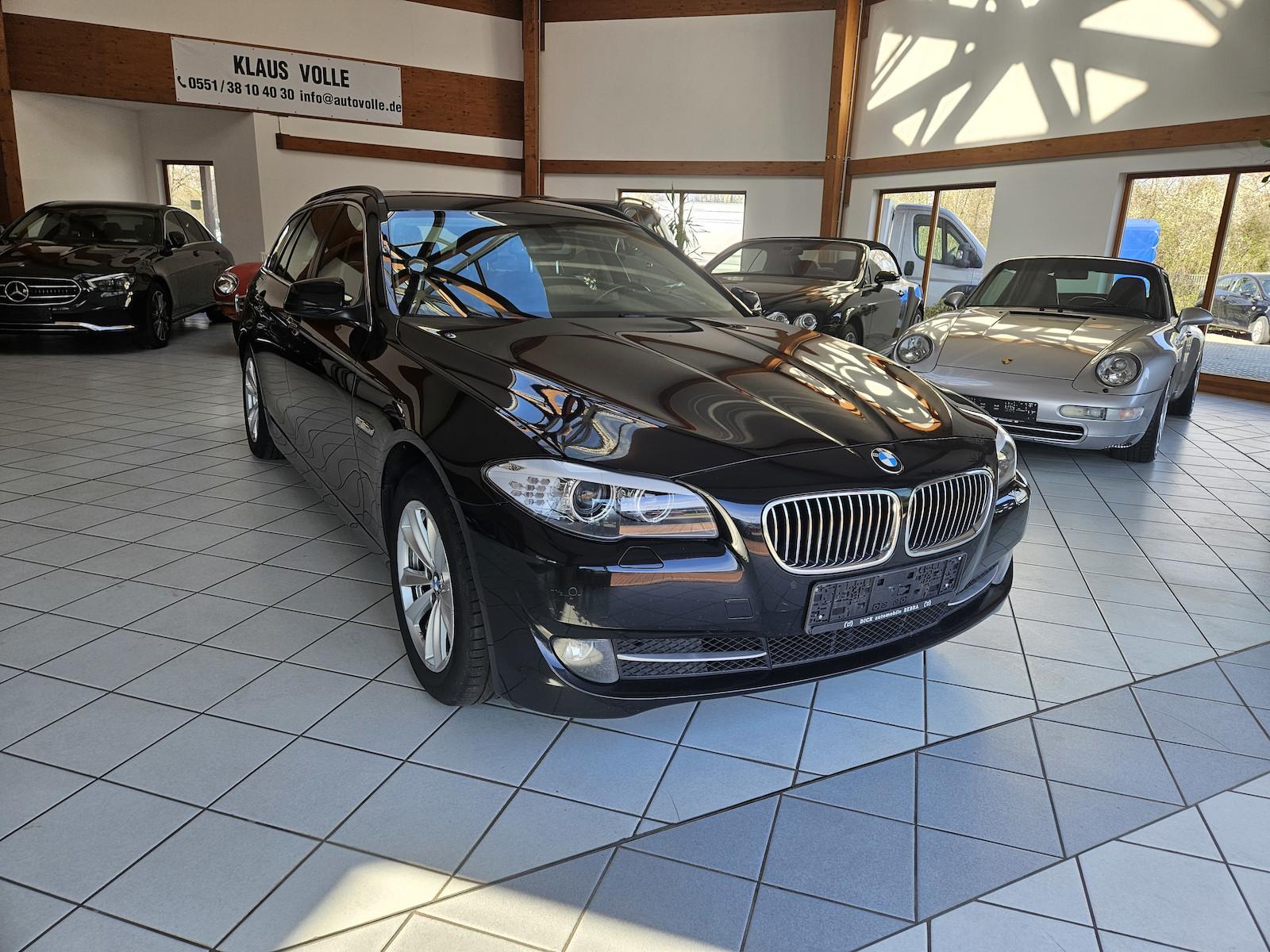 BMW 520 2011 — interior