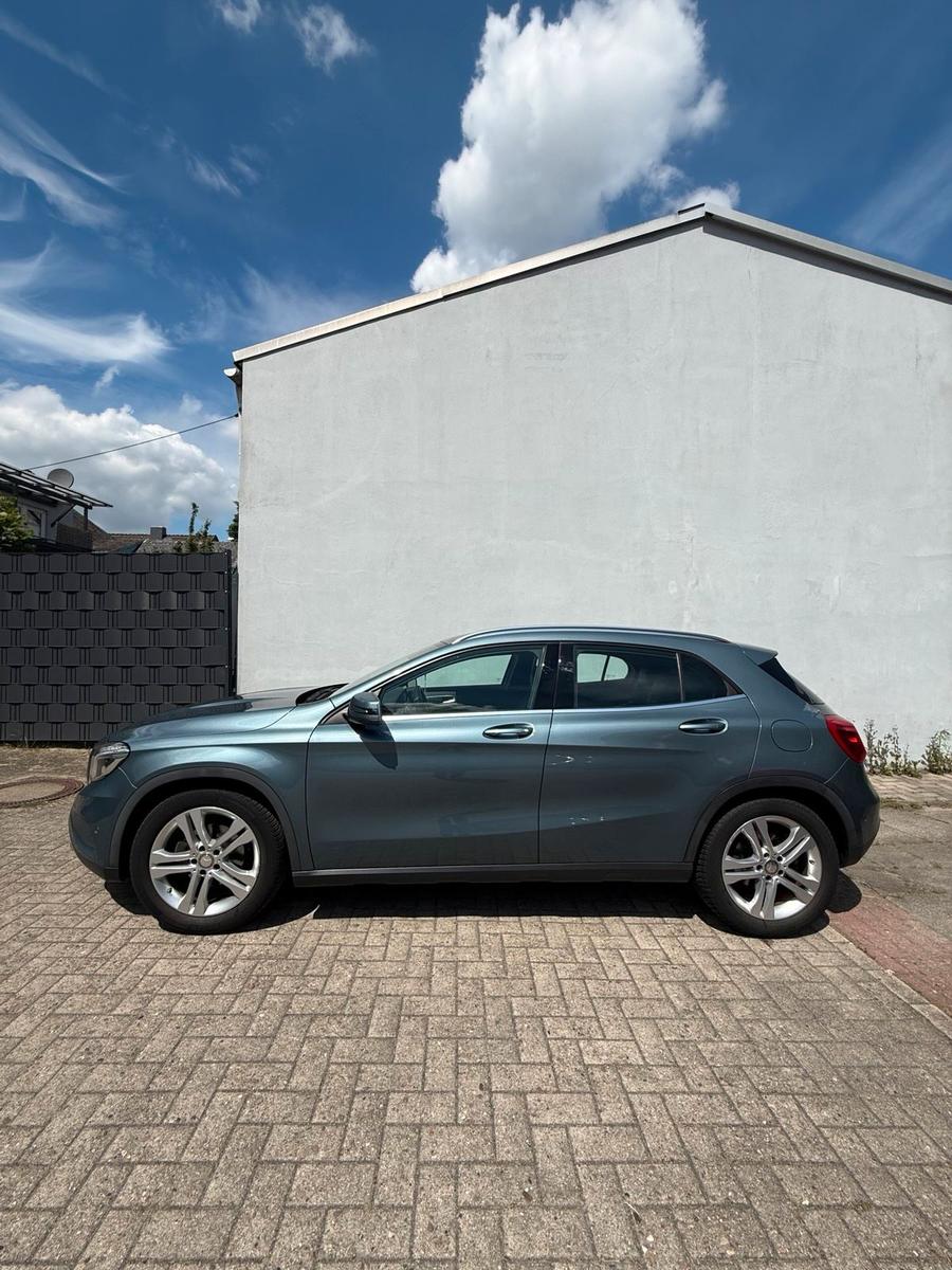 Mercedes-Benz GLA 200