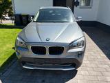 BMW Auto BMW X1 - BMW X1 mit Benzin-Antrieb: Kombi