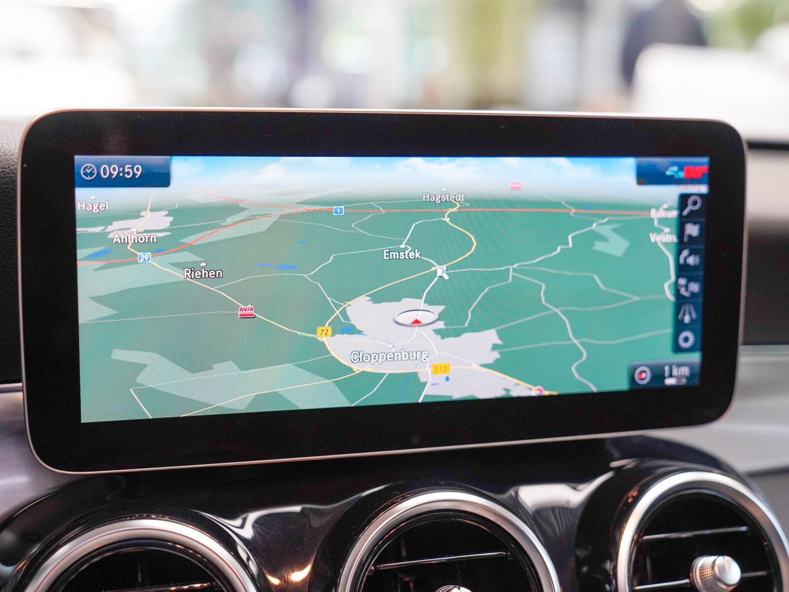 Mercedes-Benz C 180 T AVANTGARDE Panorama Multibeam AHK Totwin