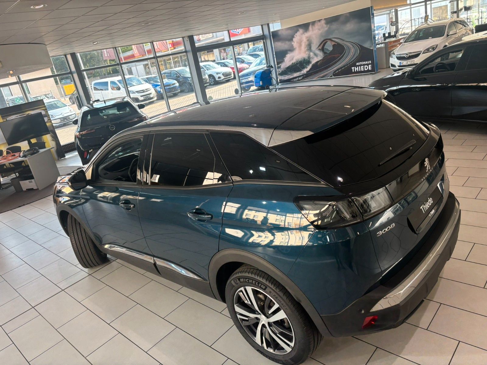 Fahrzeugabbildung Peugeot 3008 1.2T ALLURE PACK NAVI/LED/SPORT/VIRT/PDC