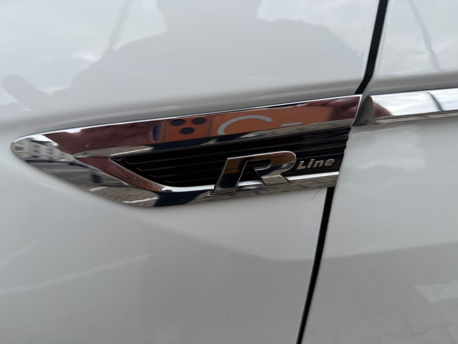 Fahrzeugabbildung Volkswagen Tiguan R-LINE 4Motion LED NAVI KAM. ACC SCHECKH.