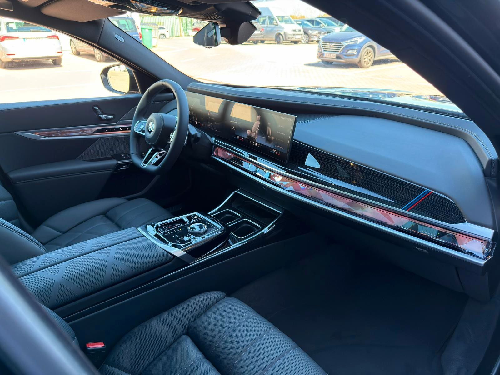 Fahrzeugabbildung BMW 740 d xDrive M Sport Pro*B&W*MASS*PAN*STHZ*CON*