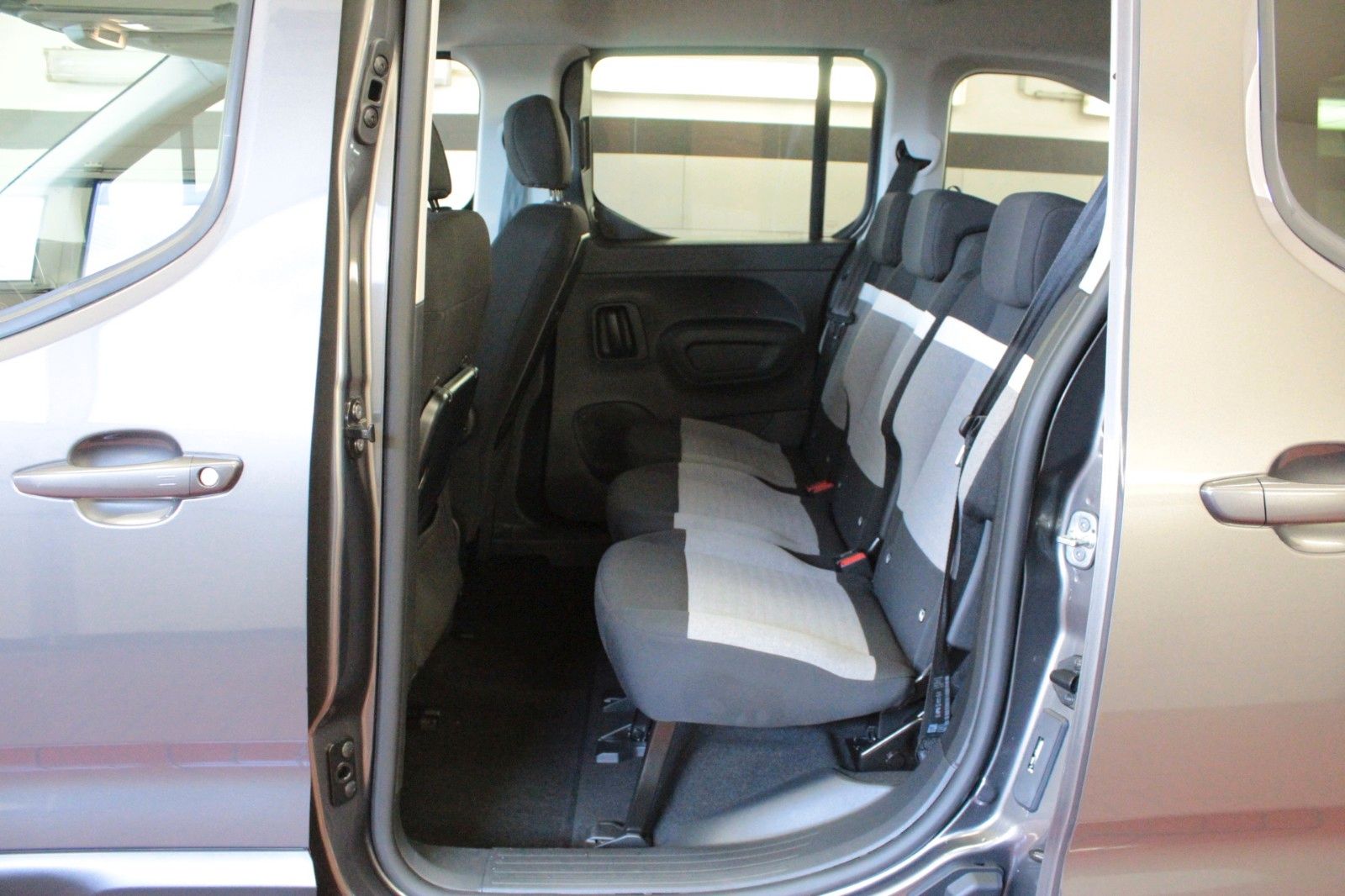 Fahrzeugabbildung Citroën Berlingo Kombi , 1.2 PureTech 110 2  Schiebtüren