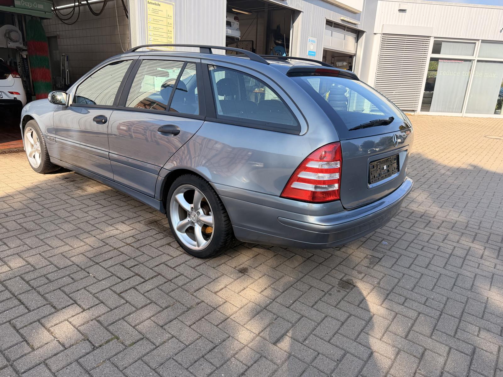 Mercedes-Benz C200 2005 — engine 2.148 cm³, 122 HP (90kW)