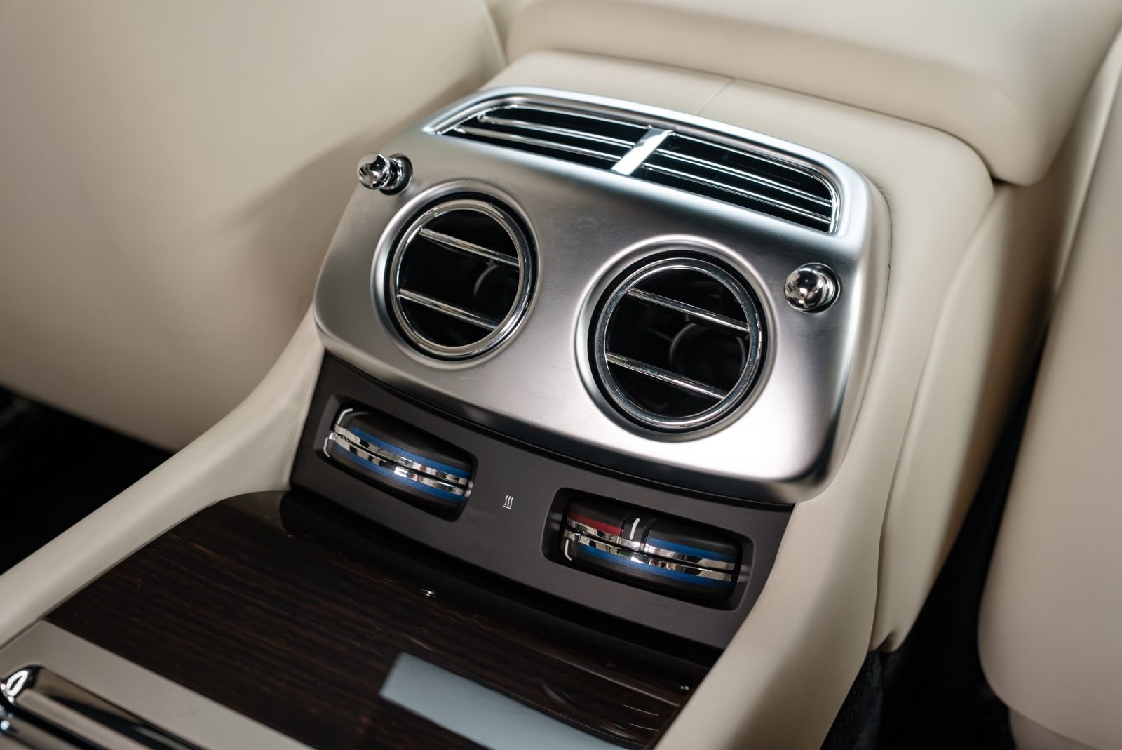 Fahrzeugabbildung Rolls-Royce Wraith BESPOKE AUDIO/SHOOTING STAR/DRIVER ASSI 3