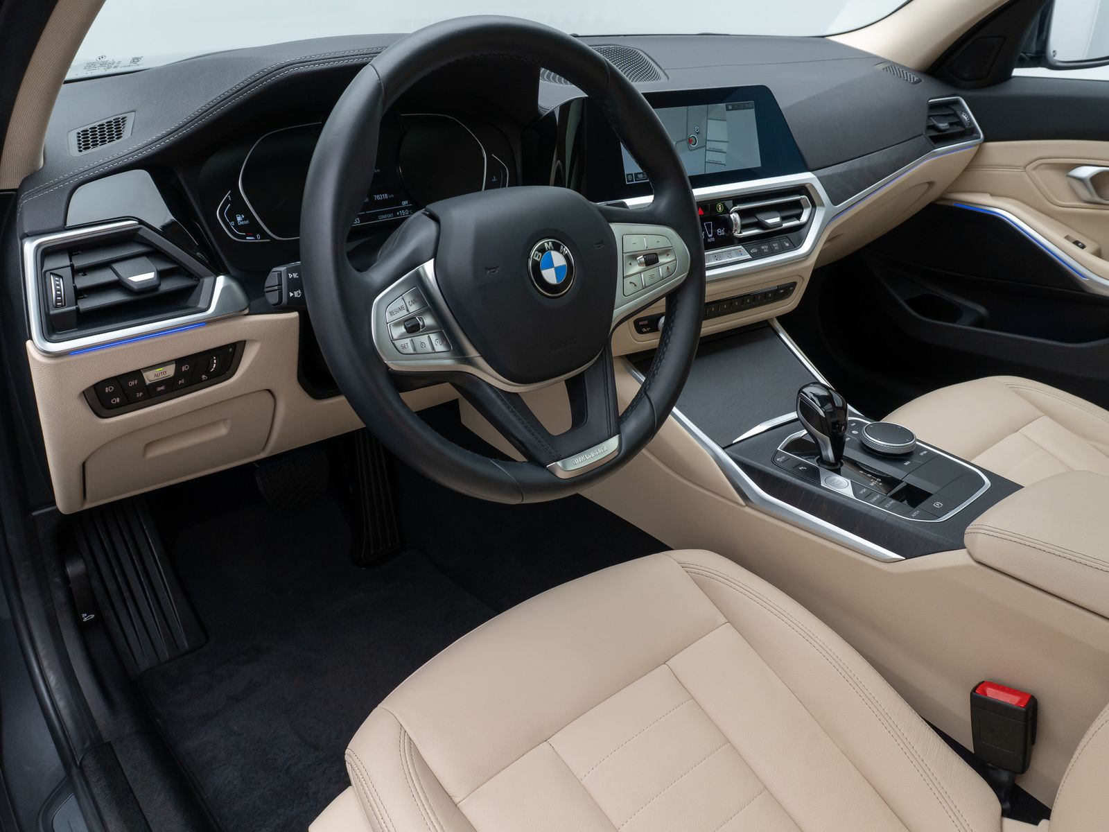 Fahrzeugabbildung BMW 320d Luxury Line HUD DAB Laser Kamera HiFi Leder