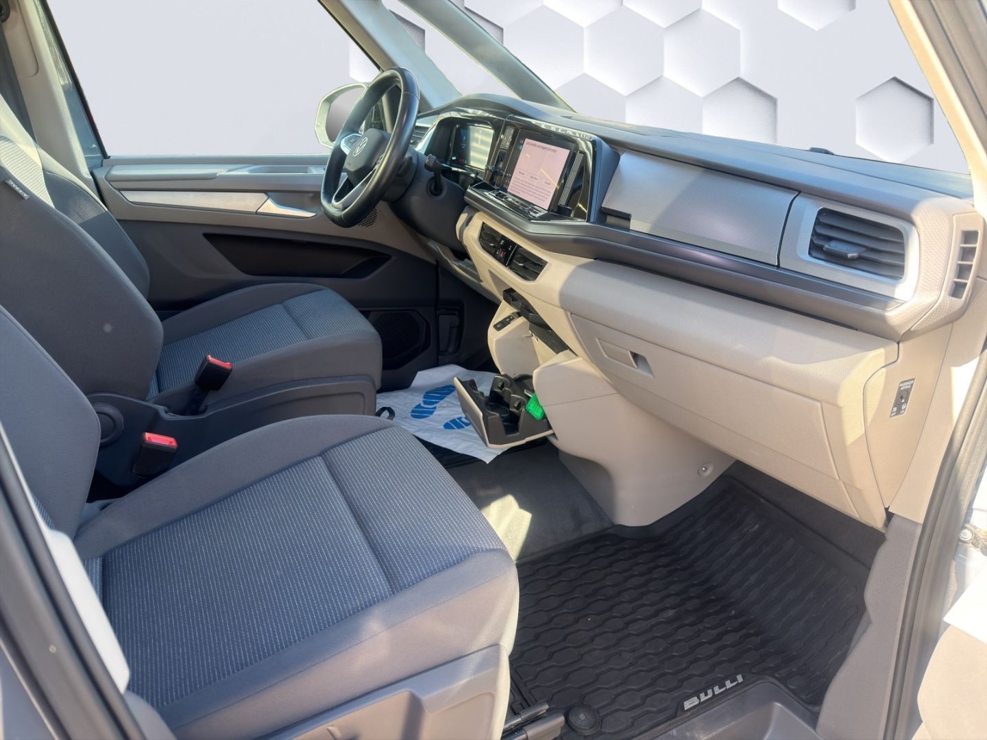 T7 Multivan Basis 2.0 TDI 110kW MatrixLED PanoDa