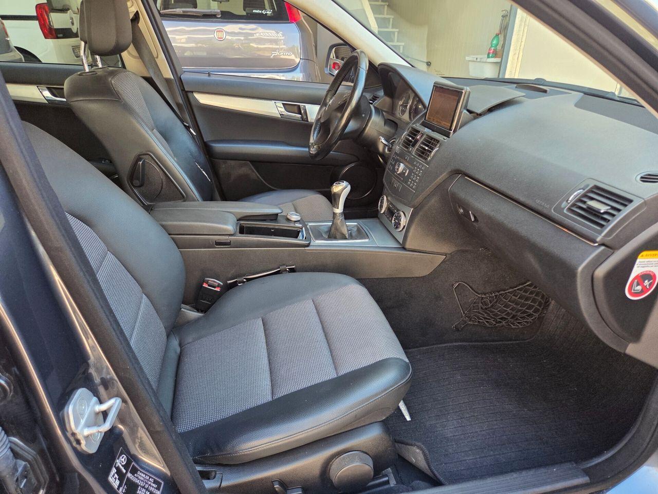 Mercedes-Benz C220 2010 — photo 12