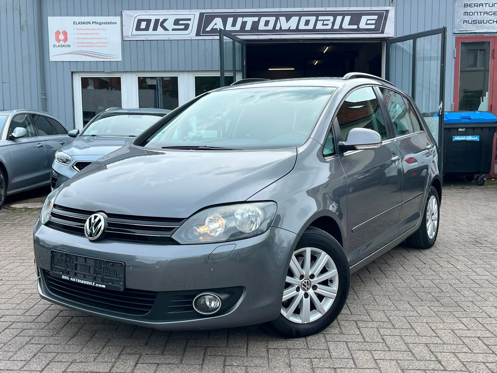 Volkswagen Golf - 1