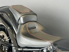 HARLEY DAVIDSON Softail Breakout 107 mit JEKILL & HYDE KLAPPE