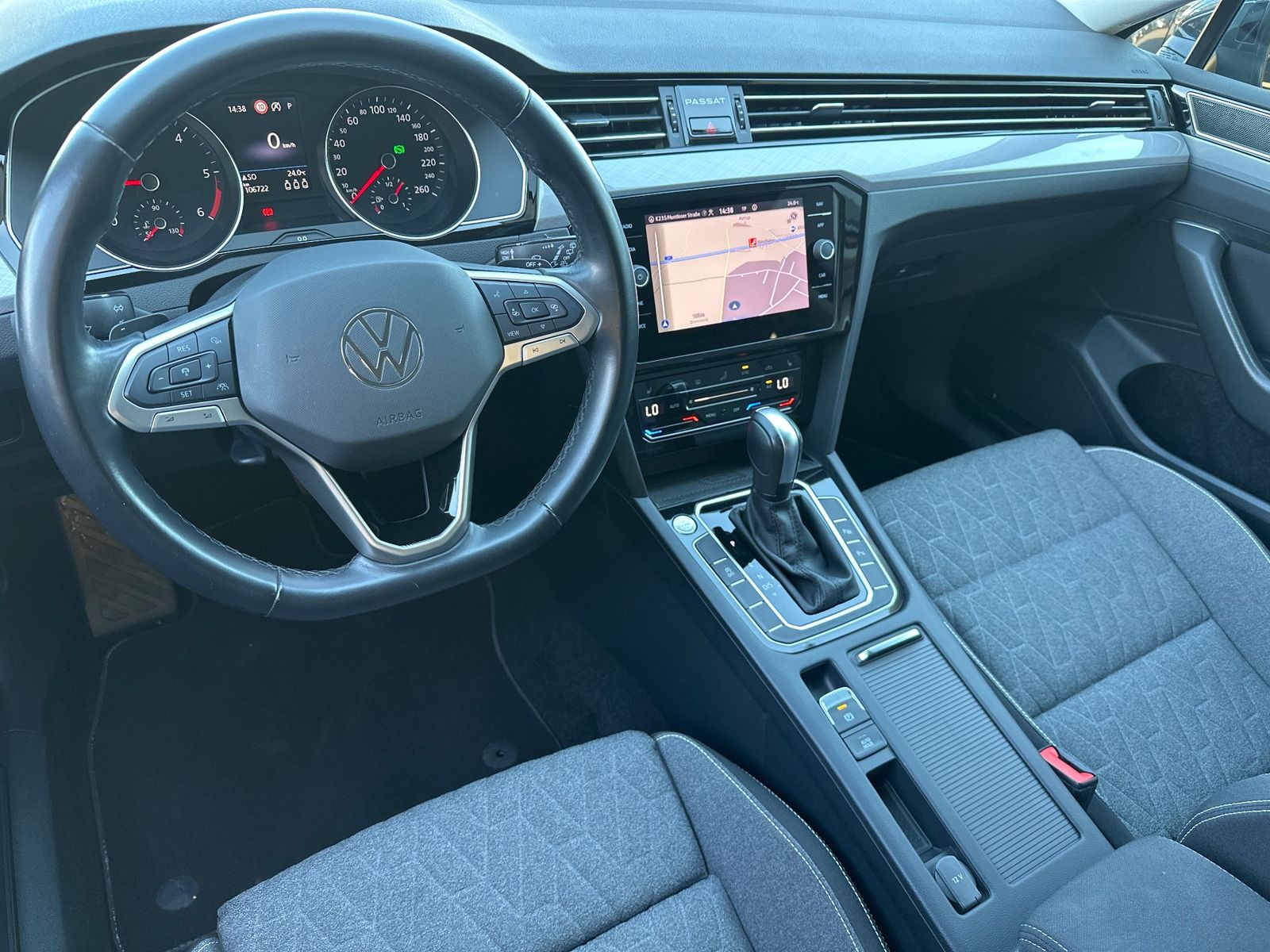 Fahrzeugabbildung Volkswagen Passat Variant 2.0 TDI DSG Business NAV+IQ-LIGHT