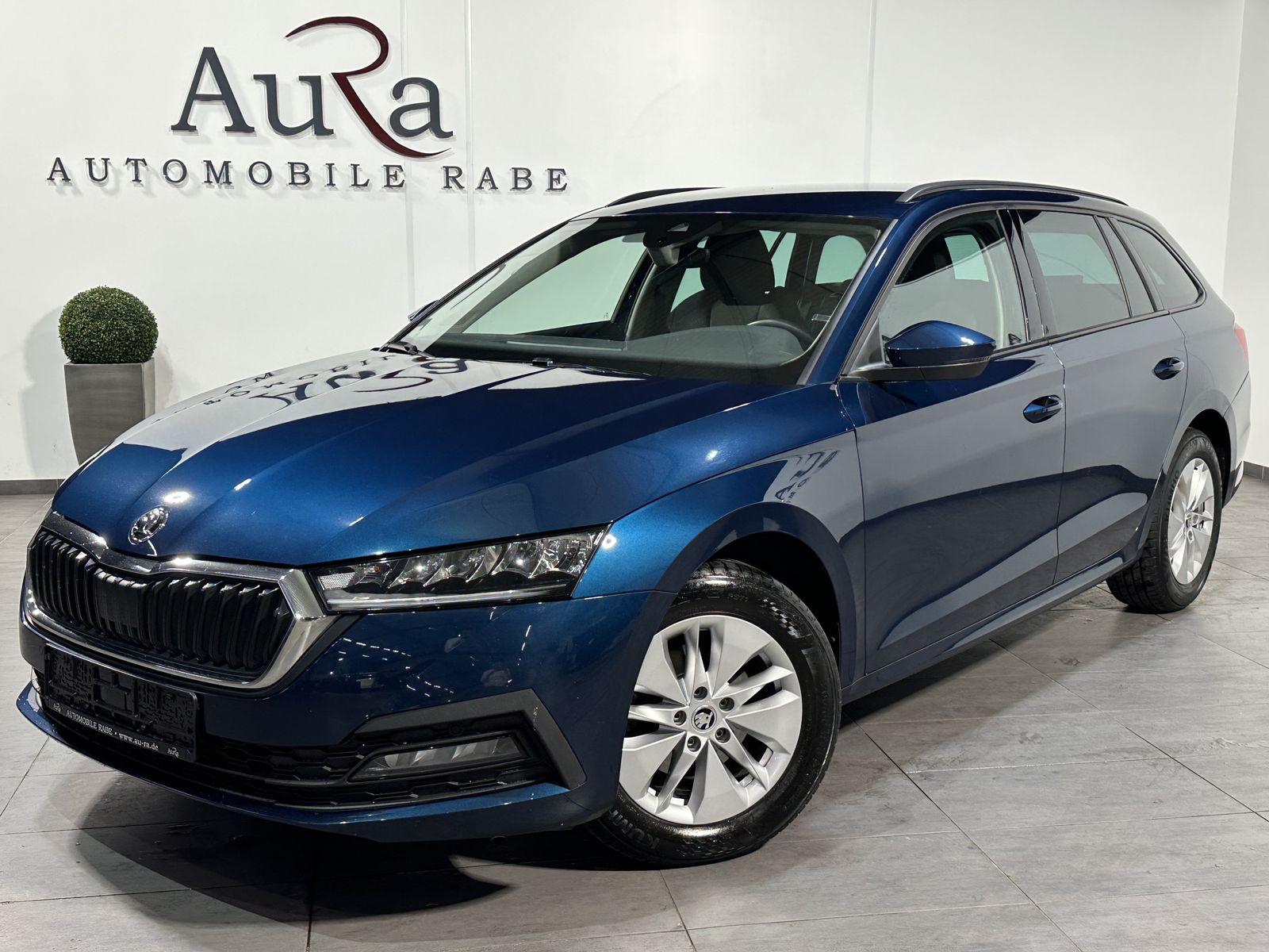 Fahrzeugabbildung SKODA Octavia Combi 2.0 TDI DSG Ambition NAV+LED+VCOCK