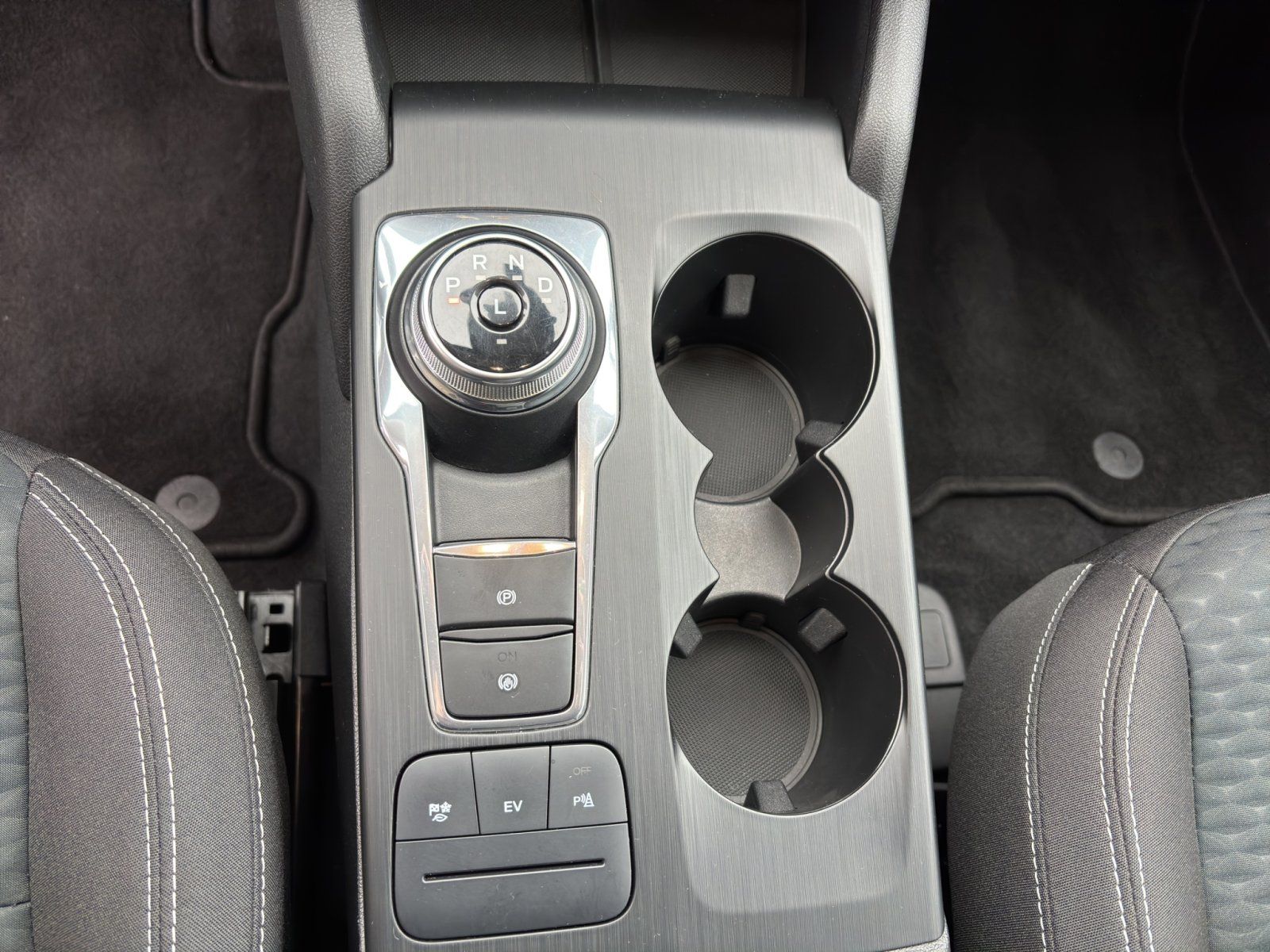 Fahrzeugabbildung Ford Kuga Plug-In Hybrid Cool & Connect