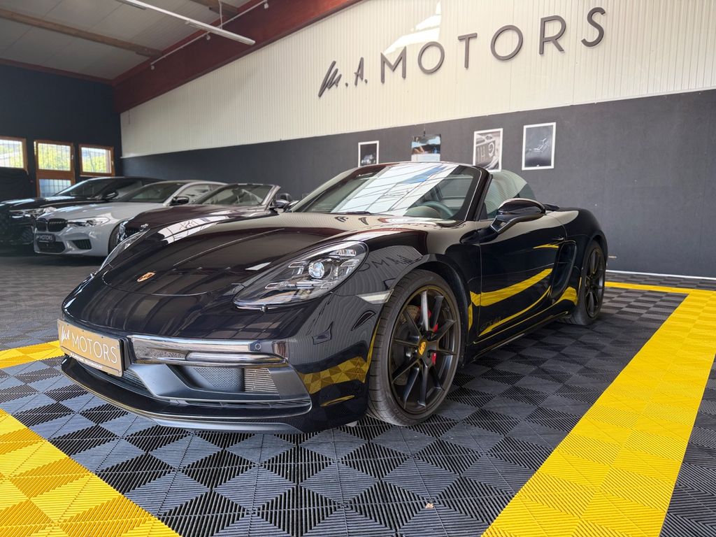 PORSCHE 718 Boxster/GTS 4.0/APPROV/GTS PAKET/BOSE/SP.CHR PORSCHE 718 Boxster/GTS 4.0/APPROV/GTS PAKET/BOSE/SP.CHR