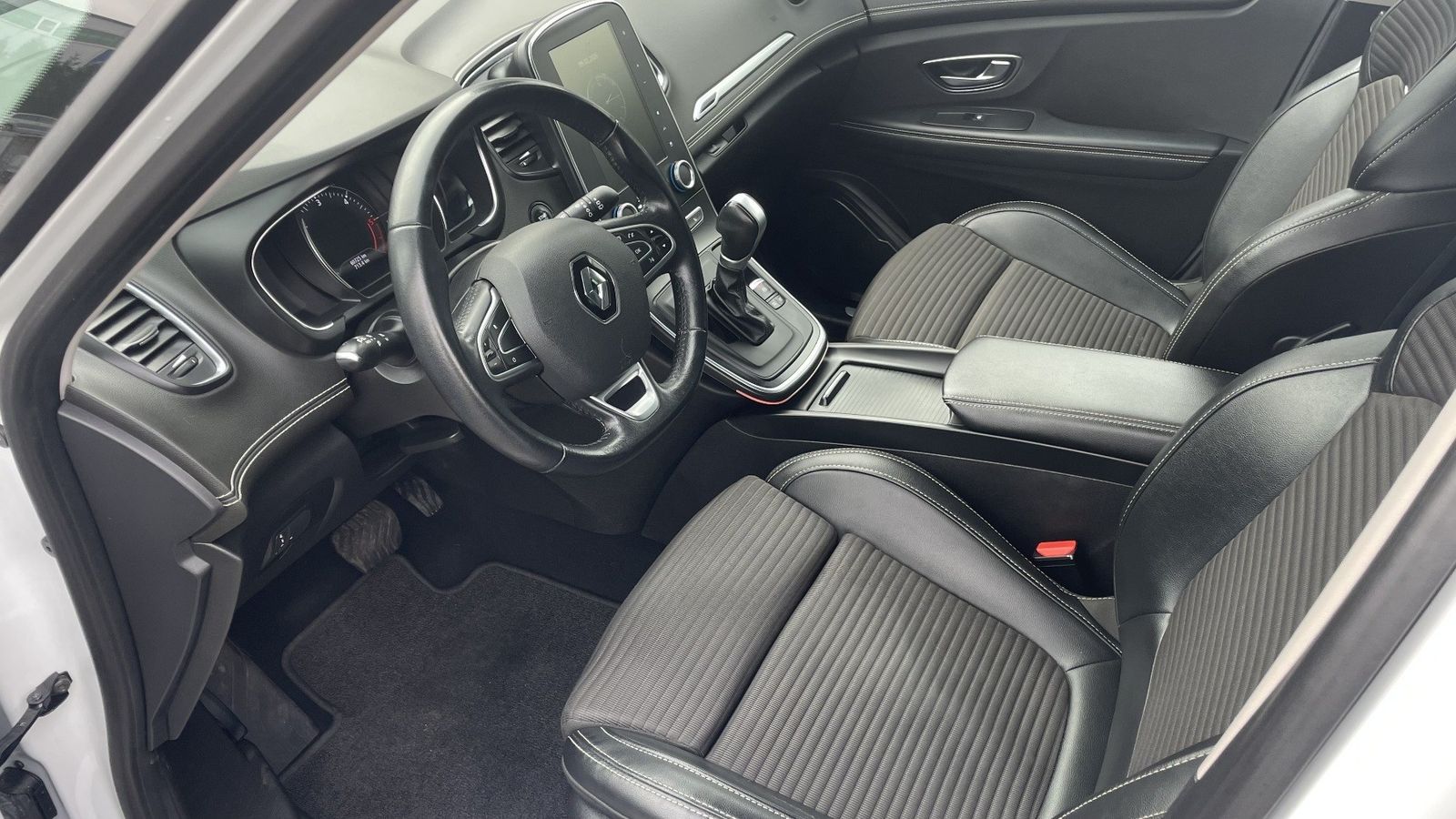 Fahrzeugabbildung Renault Scenic Intens 110 EDC