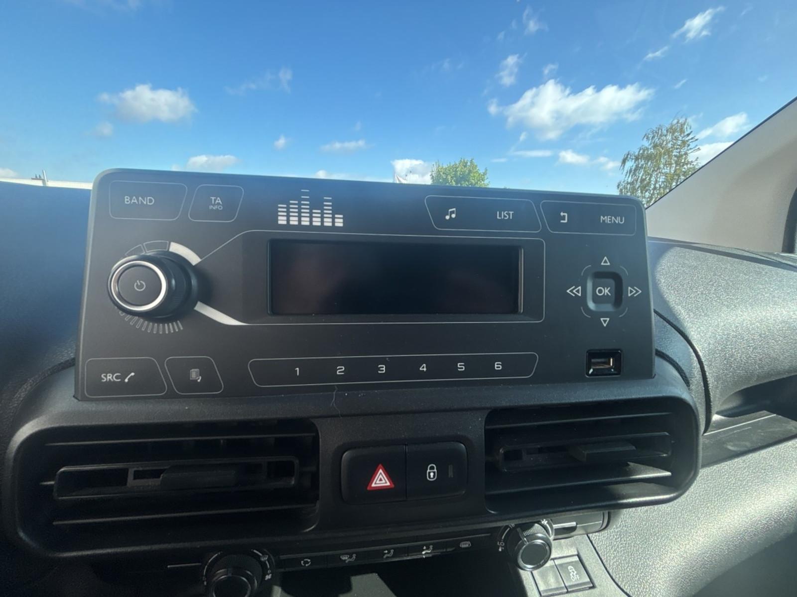 Citroën Berlingo Kasten L1 HDI 100 AHK Klima PDC Holzbod