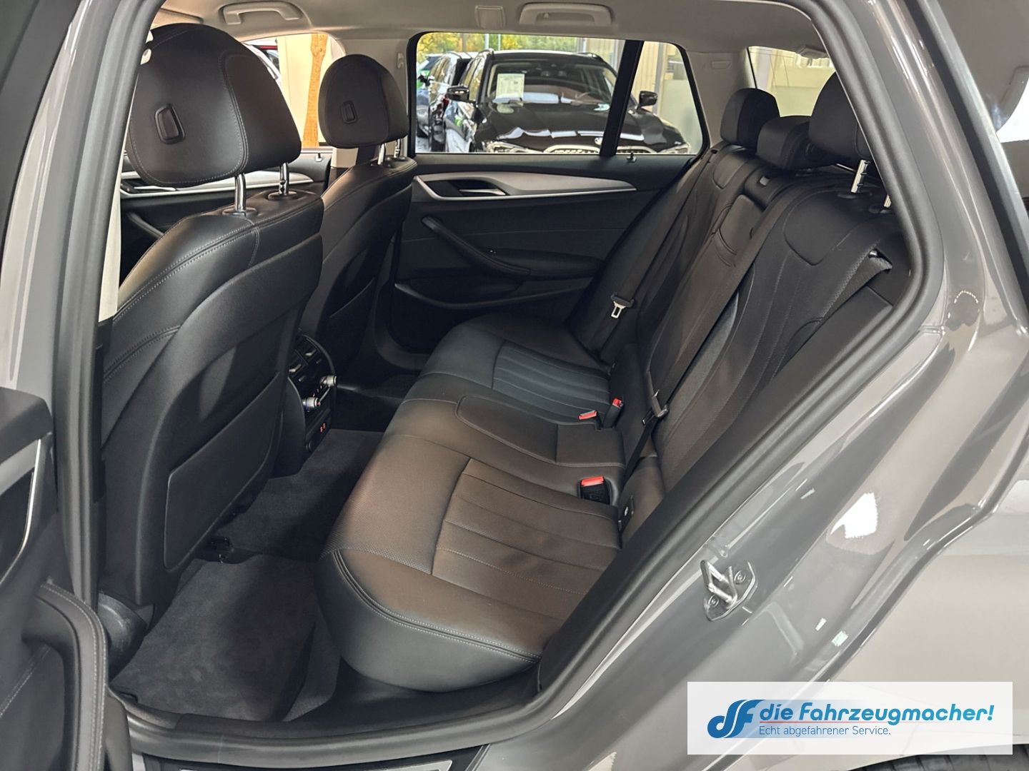 Fahrzeugabbildung BMW 520 d Touring Park-Assistent Luftfederung Navi D