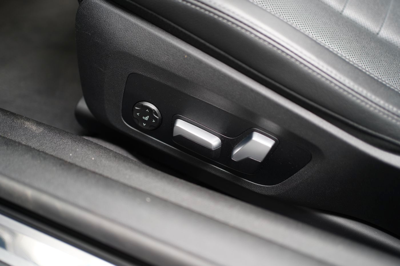 Fahrzeugabbildung BMW M440i xDrive ParkAssist.+HarmanKardon+Laserlicht