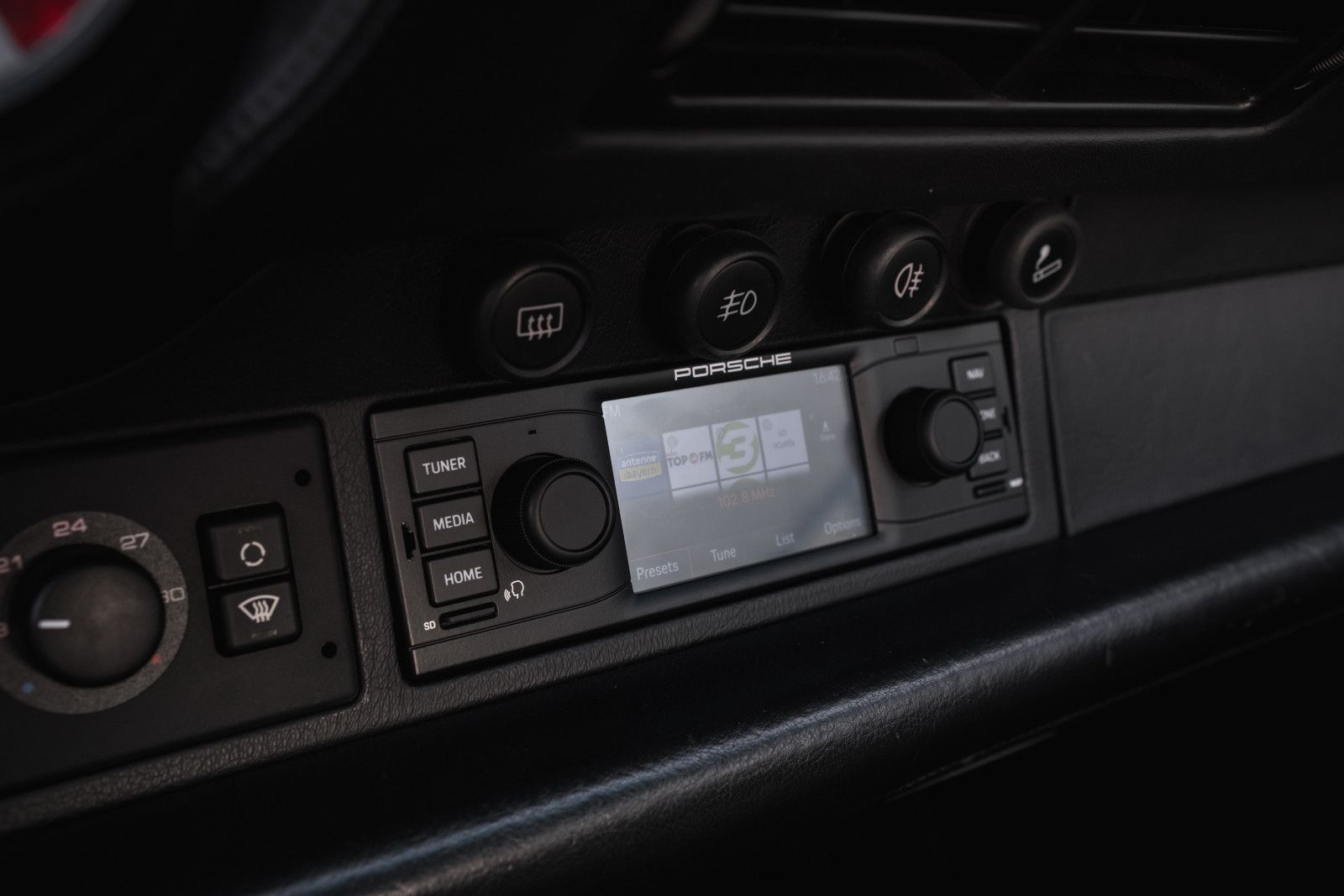 Fahrzeugabbildung Porsche 993/911 Carrera Coupé DAB-Tuner-Navigation
