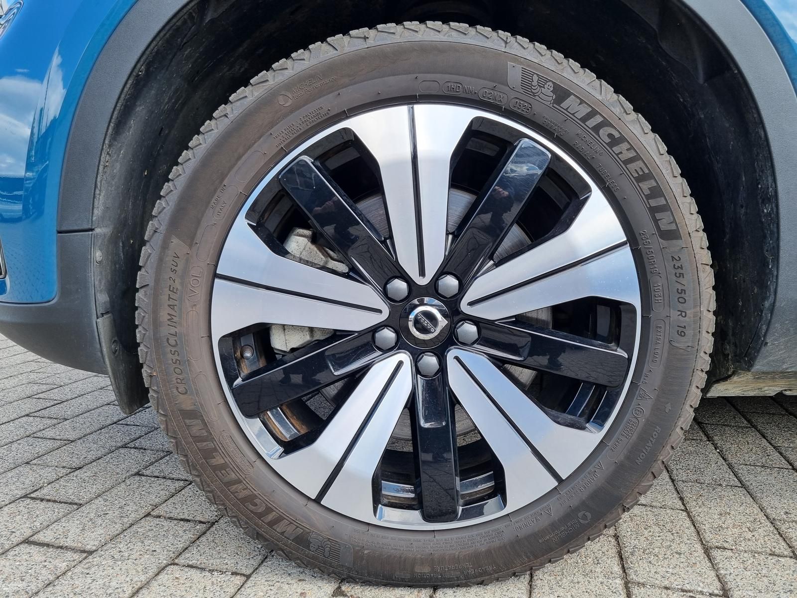 Fahrzeugabbildung Volvo XC40 Plus Recharge Pure Electric 2WD