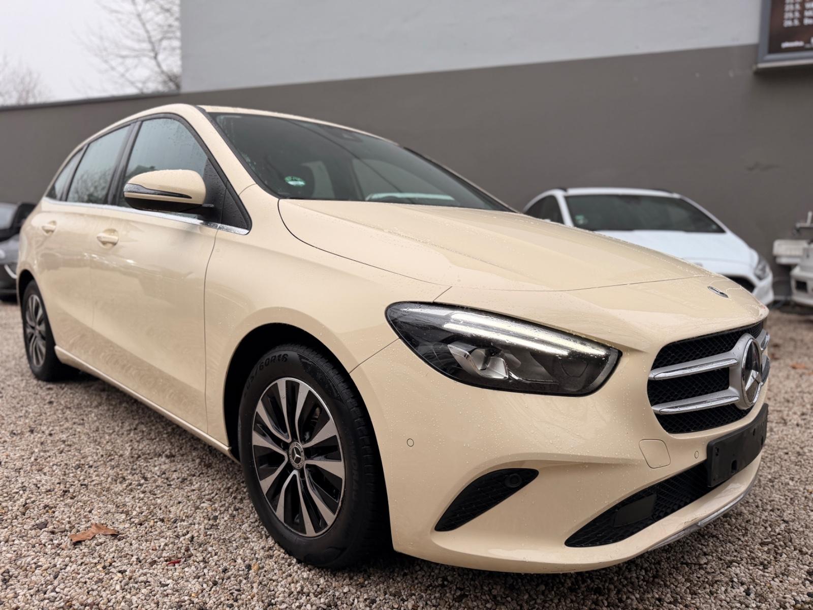 Mercedes-Benz B180d*FACELIFT*AUT/LEDER/NAVI/SHZ/RCAM/TÜV 12-26