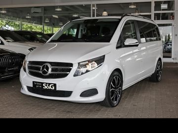 Mercedes V 220 - 1