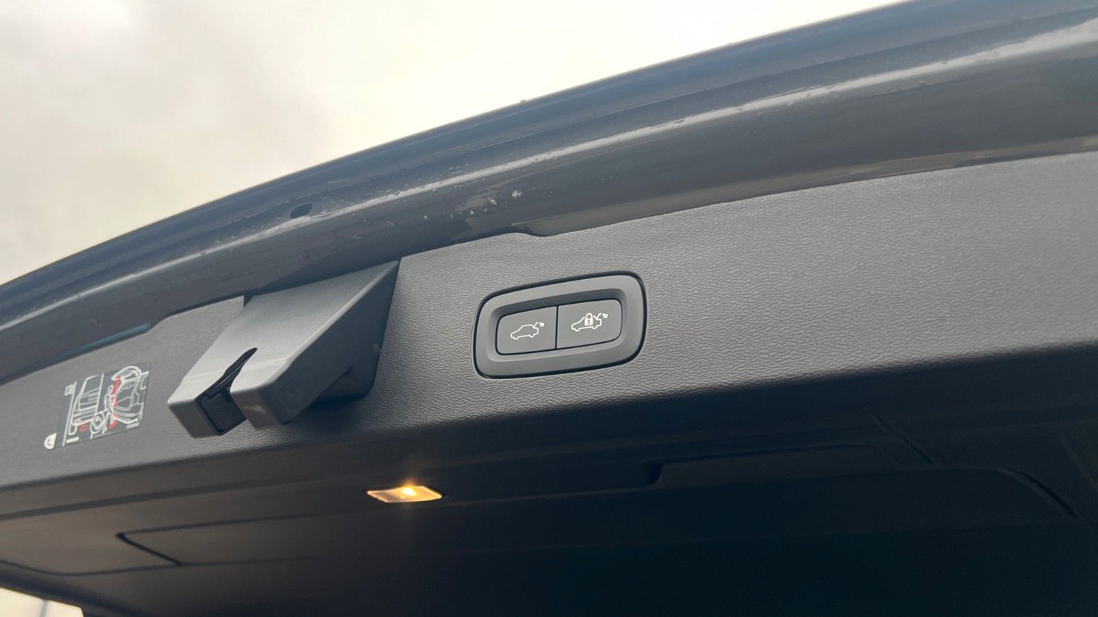 Fahrzeugabbildung Volvo V60 B4 CC Ultimate AWD*B&W*360°*SH*Massage*