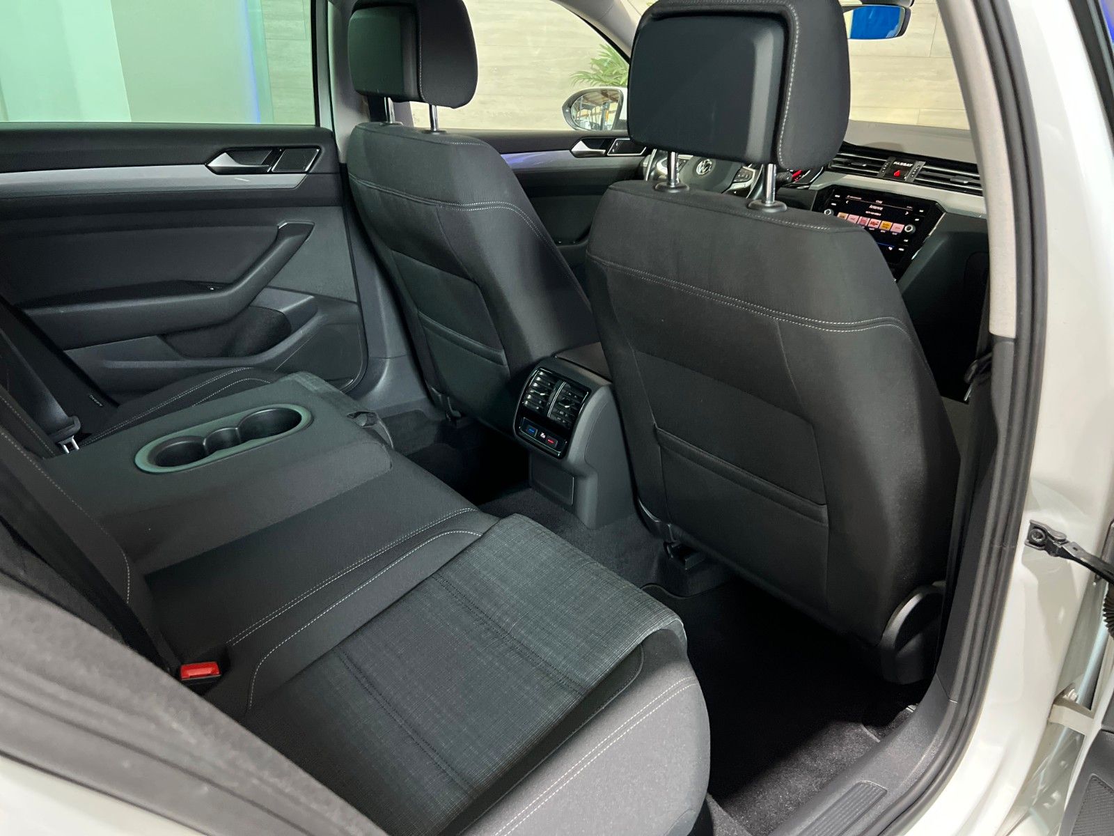 Fahrzeugabbildung Volkswagen Passat Variant Business 2,0TDI *NAVI*ASSiST*LED