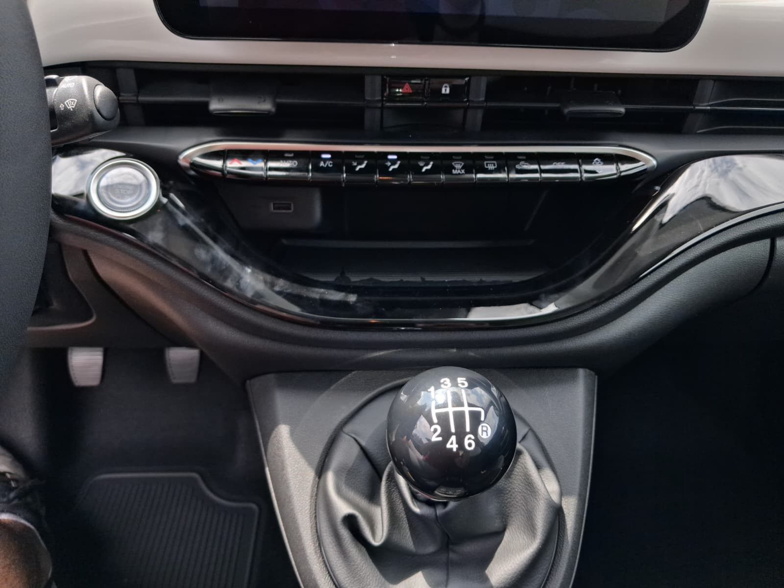 Fahrzeugabbildung Fiat 500 1.0 Hybrid FireFly 48 kW Icon