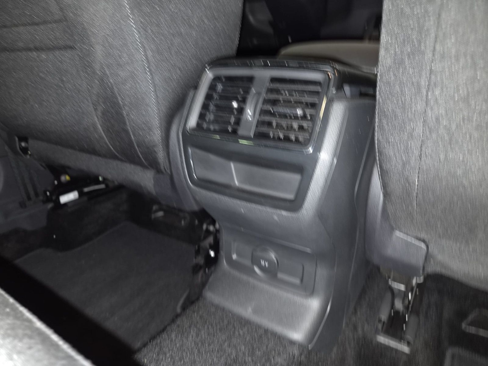 Fahrzeugabbildung SKODA Karoq Style /  1. Hand / Garantie