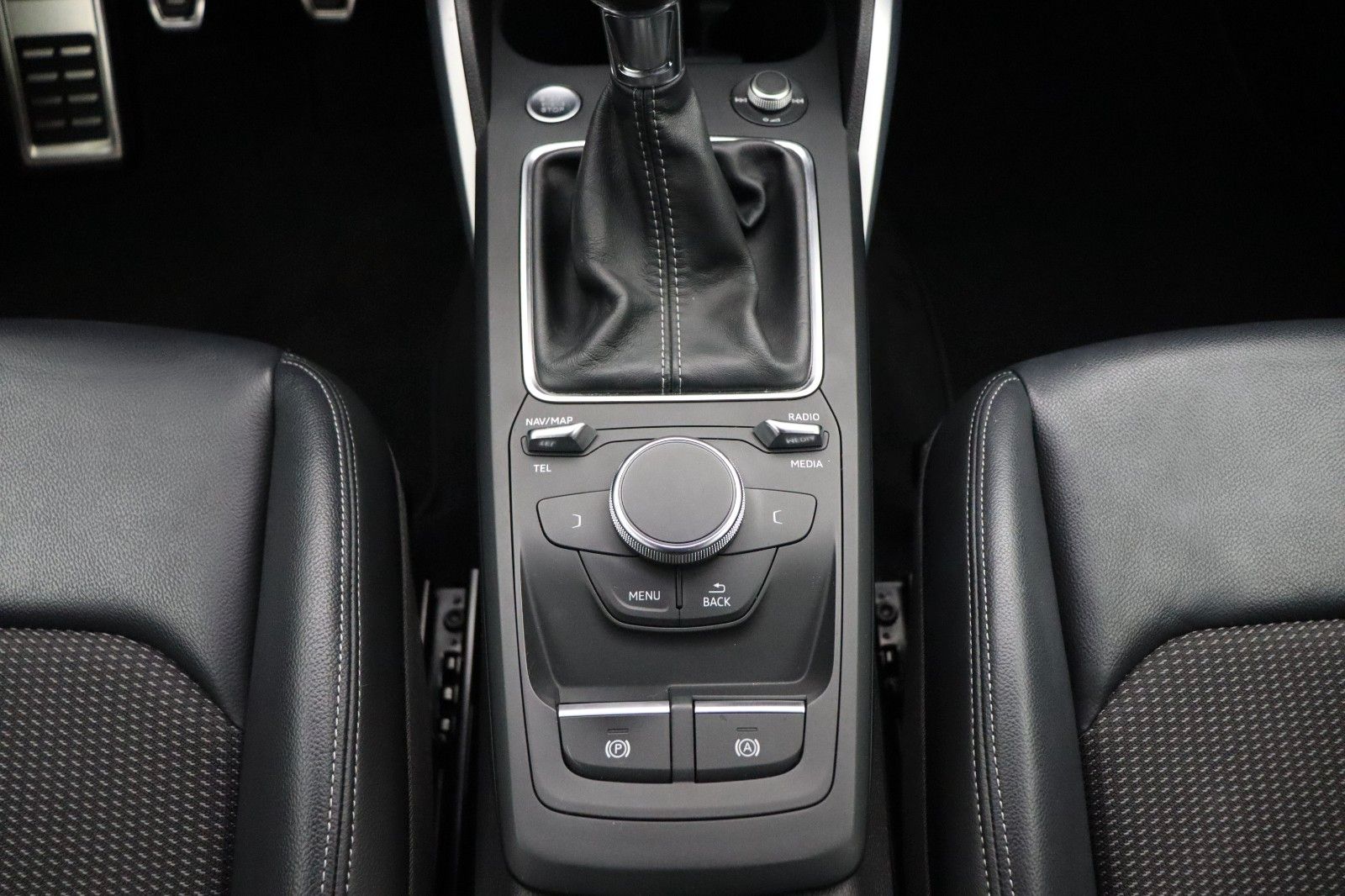 Fahrzeugabbildung Audi Q2 1.4 Sport S-Line 19" Optik-Paket schwarz