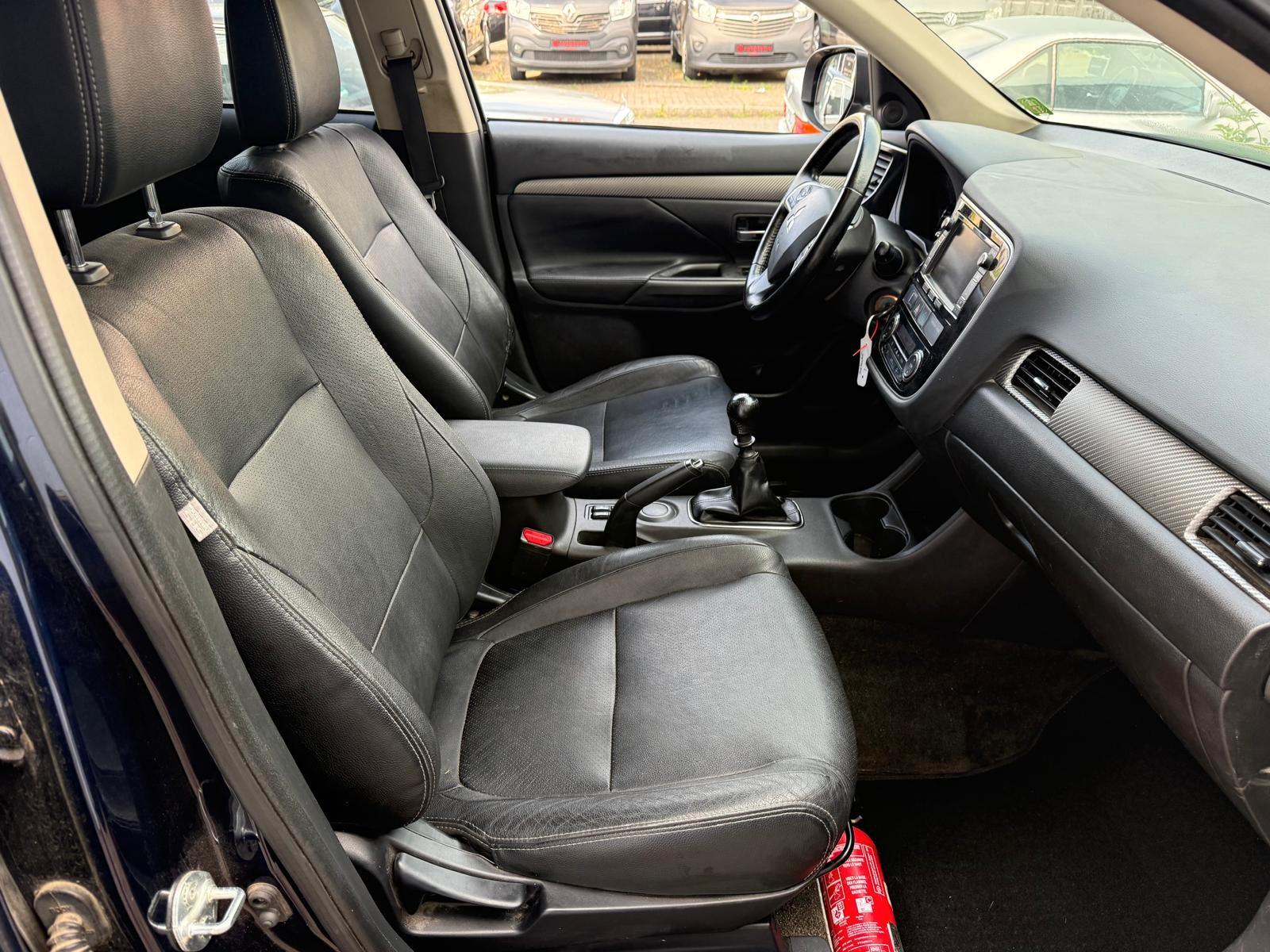 Mitsubishi Outlander ClearTec Invite 2WD 7-SITZER/LEDER