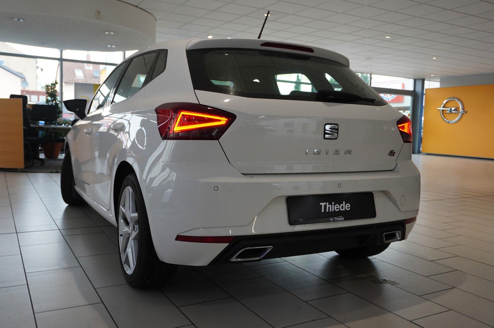 Fahrzeugabbildung SEAT Ibiza 1.0 TSI FR SPORT LED/NAVI/SHZ/PDC/TEMP/17"