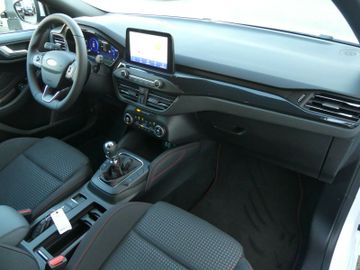 Fahrzeugabbildung Ford Focus Limousine ST-Line X