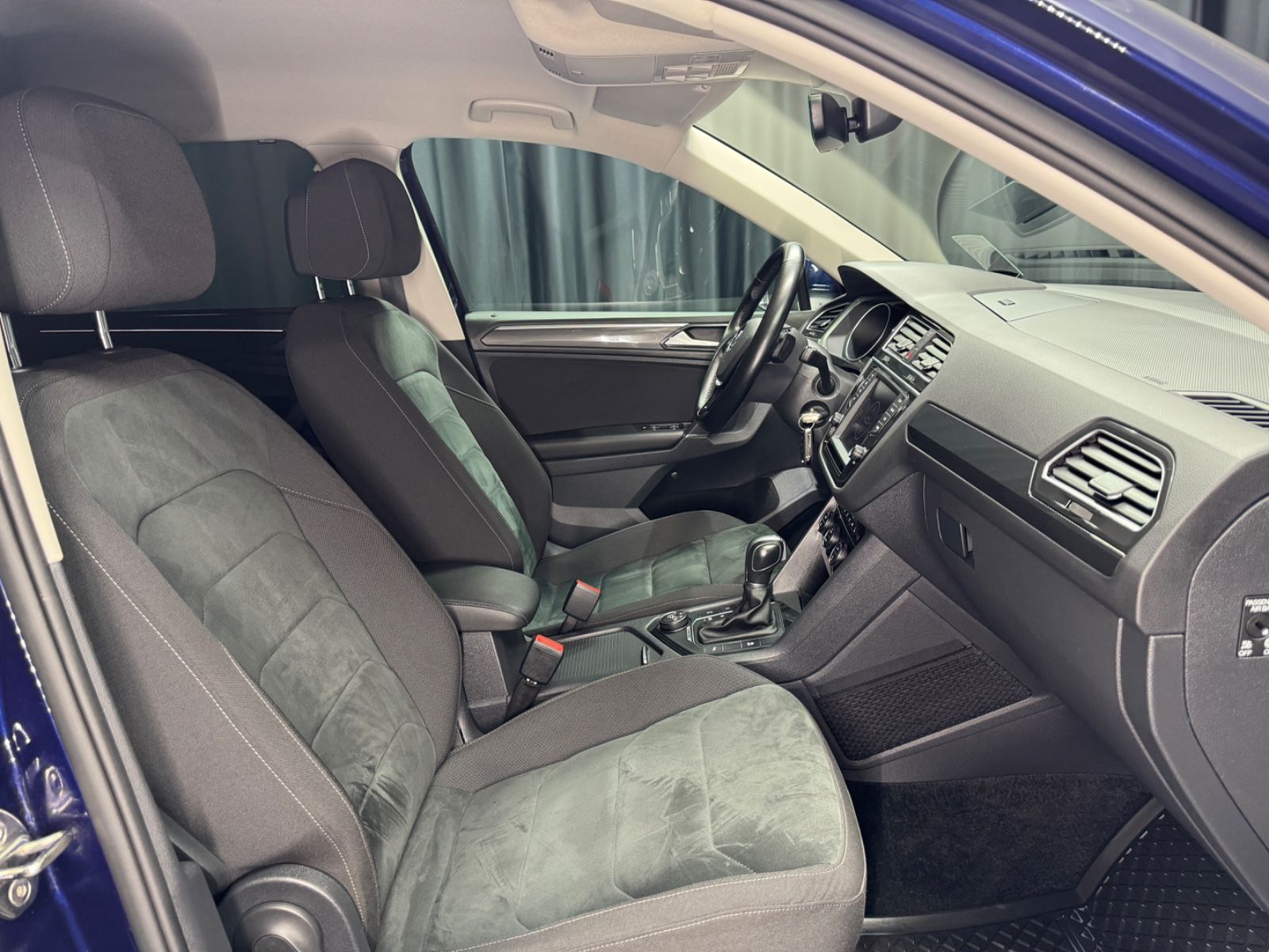 Fahrzeugabbildung Volkswagen Tiguan Highline 4Motion|MASSAGE|AHK|HEAD-UP|DSG|