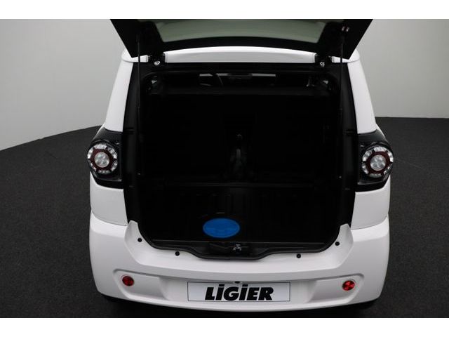 Fahrzeugabbildung Ligier MYLI IDEAL Fahren ab 15 Leasing 199,-Eur.