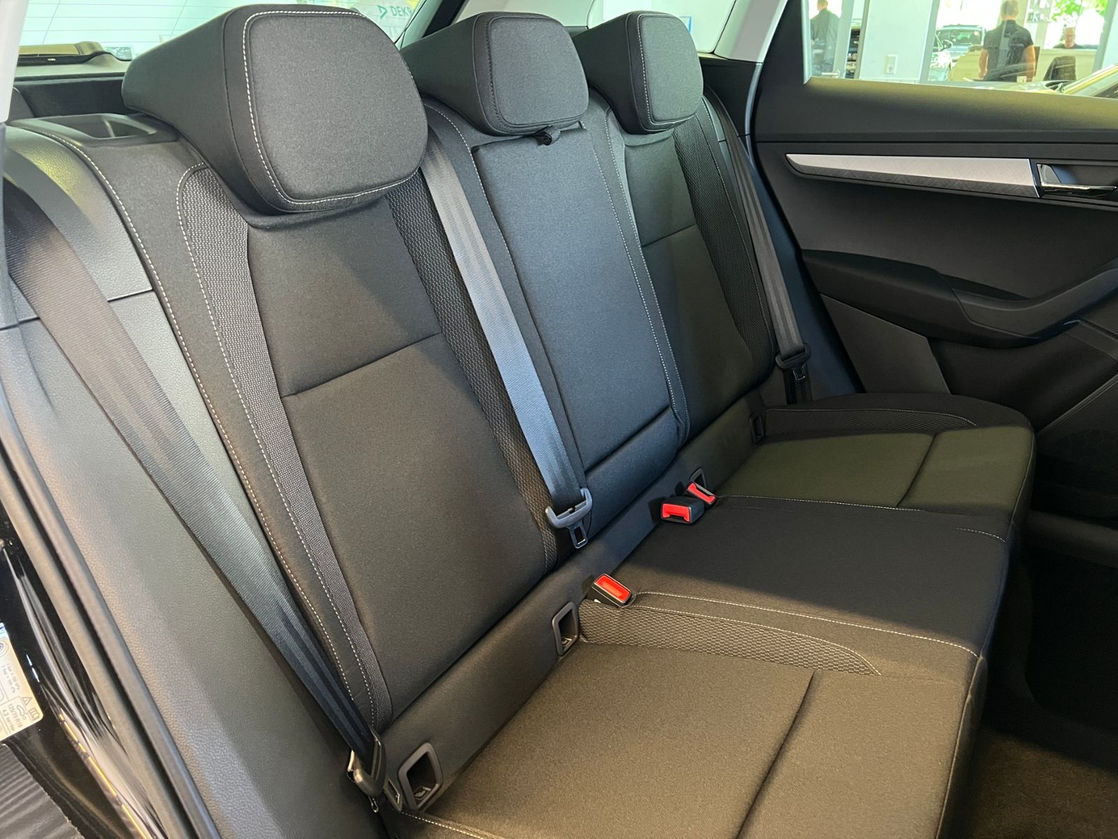 Fahrzeugabbildung SKODA Karoq Selection 1.5 TSI DSG *AHK, LED, 18"-LM*