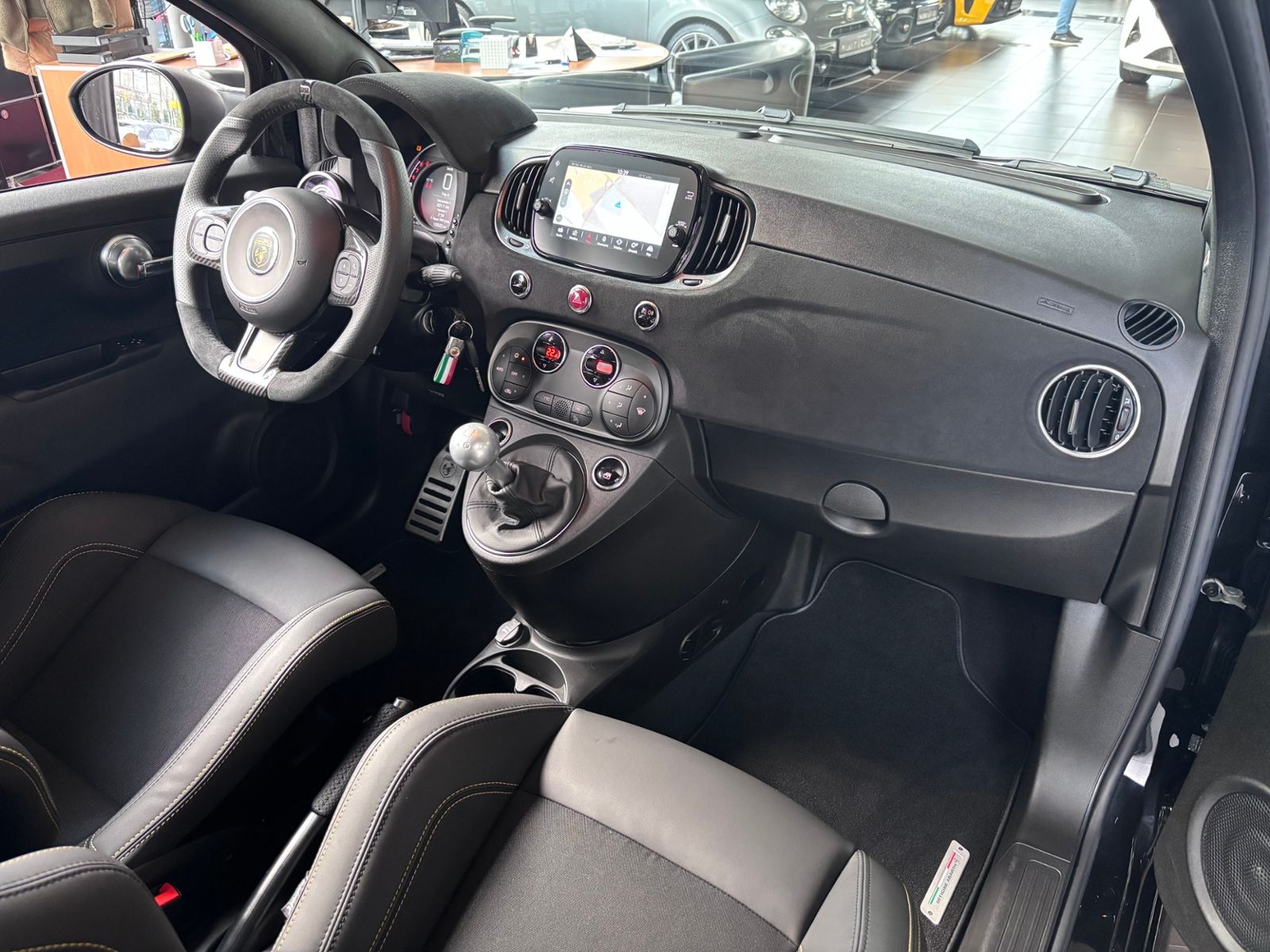 Fahrzeugabbildung Abarth 695 75 Anniversario NAVI ALU Beats