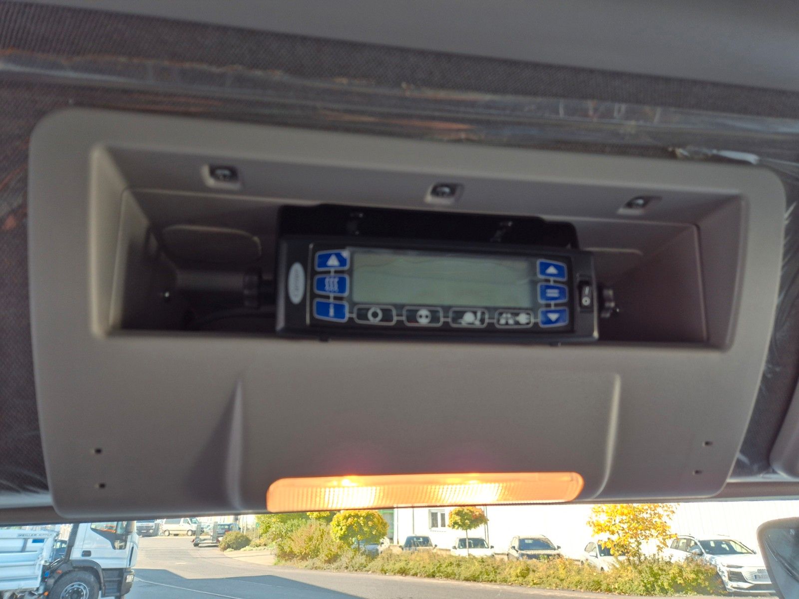 Fahrzeugabbildung Iveco Eurocargo ML160E28/P Carrier Supra 1250 LBW Tür